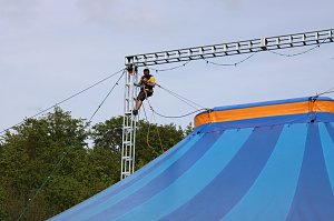Zappelini Zelt wird aufgebaut