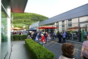 Afterwork-Party im Mercedes-Autohaus