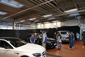Afterwork-Party im Mercedes-Autohaus