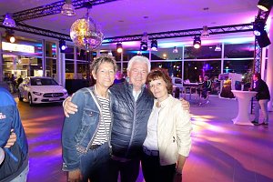 Afterwork-Party im Mercedes-Autohaus