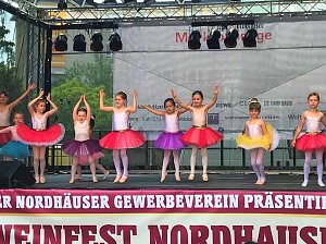 Viele Auftritte f&uuml;r Radevas Tanzeleven
