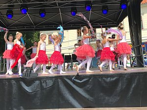 Viele Auftritte f&uuml;r Radevas Tanzeleven