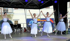 Viele Auftritte f&uuml;r Radevas Tanzeleven