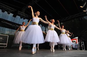 Die Eleven des Tanzstudio Radeva werden auch das Jubiläumsprogramm des 50. Rolandsfestes mitgestalten