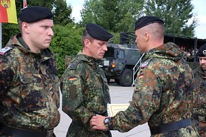 Einheiten der Bundeswehr verabschiedet