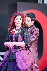 La traviata mit glanzvoller Premiere