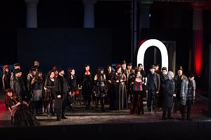 La traviata mit glanzvoller Premiere