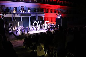 La traviata mit glanzvoller Premiere
