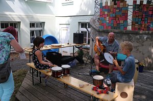 Zum Sommerfest konnte man sich am Familienzentrum gleich &uuml;ber zwei gro&szlig;z&uuml;gige Spenden freuen