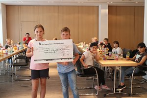 Traumh&auml;user gebaut - die Klasse 3a stellt ihre Kunstwerke jetzt in der Kreissparkasse aus