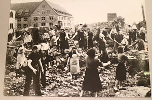 Reich bebildert - die Flohburg zeigt eine Ausstellung zum Wiederaufbau Nordhausens