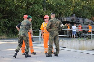 Panzer in Richtung Litauen verladen