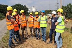 Lagebesprechung auf der Baustelle der Emschergenossenschaft
