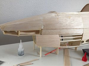 So entsteht das Modell der Fiat G91 - 4) Der Gerippe Rumpf wird dann mit Balsa Platten beklebt und die Rumpfkontur entsteht