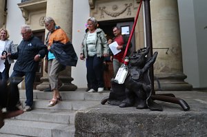 21. Treppenk&auml;fertaufe vor dem Theater