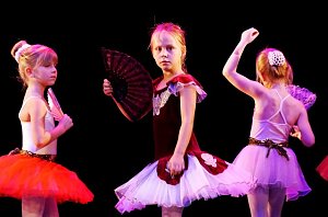 Tanzstudio Radeva beim Theaterfest