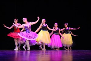 Tanzstudio Radeva beim Theaterfest
