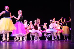 Tanzstudio Radeva beim Theaterfest