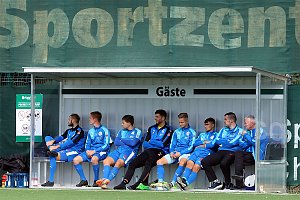 Schnupperte Oberliga-Luft - Moritz Penzler (U19, Dritter von links)