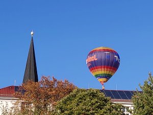 Farbenpracht auf dem Petersberg und in der Luft