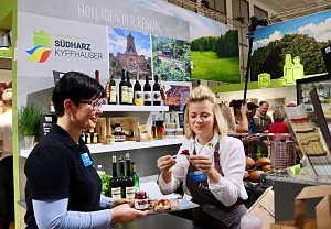 Hofladen pr&auml;sentiert Schmackhaftes und "Geistreiches" aus der Region