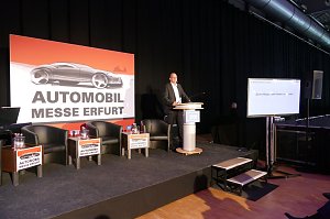 Automobilmesse in Erfurt am Abend eröffnet