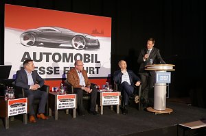 Automobilmesse in Erfurt am Abend eröffnet