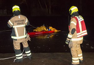 Aus eiskalten Fluten gerettet