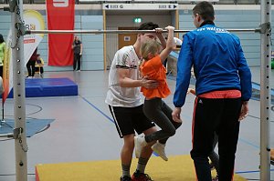 Die J&uuml;ngsten testeten Fitness und Geschicklichkeit