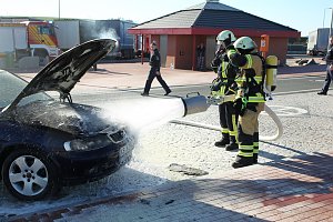 Auto brannte auf Rastplatz aus