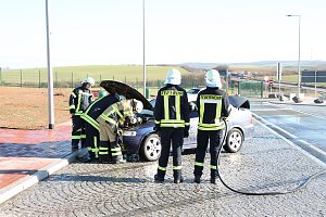 Auto brannte auf Rastplatz aus