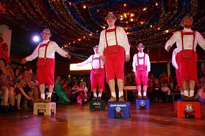 M&auml;nnerballett on Tour