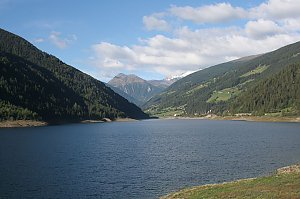 Blick über den Stausee von St. Wallburg.