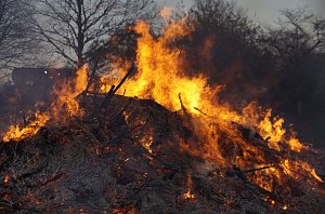 Osterfeuer in Leimbach
