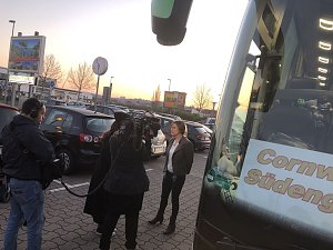 Mit Brauer und einem Filmteam unterwegs nach England