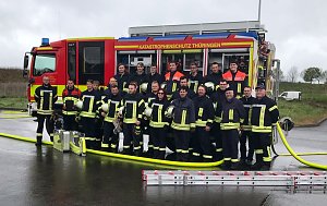 Erfolgreicher Grundlehrgang für 19 Feuerwehrleute
