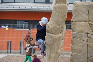 Der neue Sportplatz an der Ellricher Regelschule wurde heute eingeweiht. 