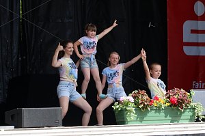 We love to entertain you