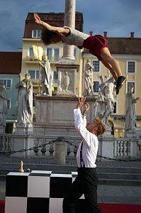 Zum Zirkus-Picknick am Zelt gibt es nat&uuml;rlich auch  k&uuml;nstlerische Unterst&uuml;tzung