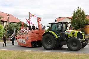 Gro&szlig;er Festumzug in Auleben
