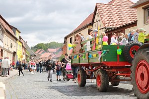 Gro&szlig;er Festumzug in Auleben