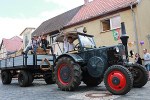Gro&szlig;er Festumzug in Auleben