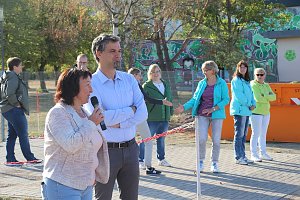 Die Sch&uuml;ler der Lessing-Schule weihten ihren Sportplatz mit einem gro&szlig;en Sport- und Spielfest ein