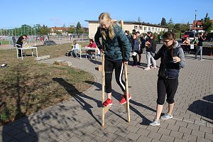 Die Sch&uuml;ler der Lessing-Schule weihten ihren Sportplatz mit einem gro&szlig;en Sport- und Spielfest ein