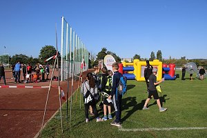 Die Sch&uuml;ler der Lessing-Schule weihten ihren Sportplatz mit einem gro&szlig;en Sport- und Spielfest ein