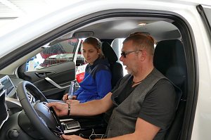 Autos an THC-M&auml;dels &uuml;bergeben