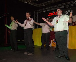 Salzaer N&auml;rrinnen und Narren feierten im Jugendclubhaus