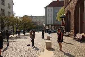 Demonstrieren unter Corona auf dem Nordh&auml;user Rathausplatz