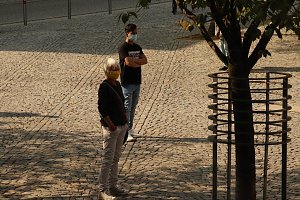 Demonstrieren unter Corona auf dem Nordh&auml;user Rathausplatz