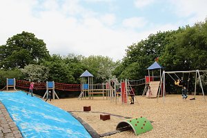 Der Spielplatz auf dem Petersberg wurde heute neu er&ouml;ffnet